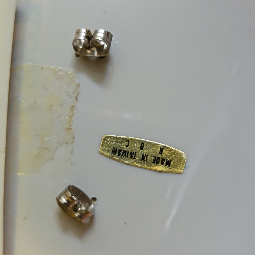 Vintage REO Signed Enamaled Black Cat Pierced Earrings - Picture 2 of 5